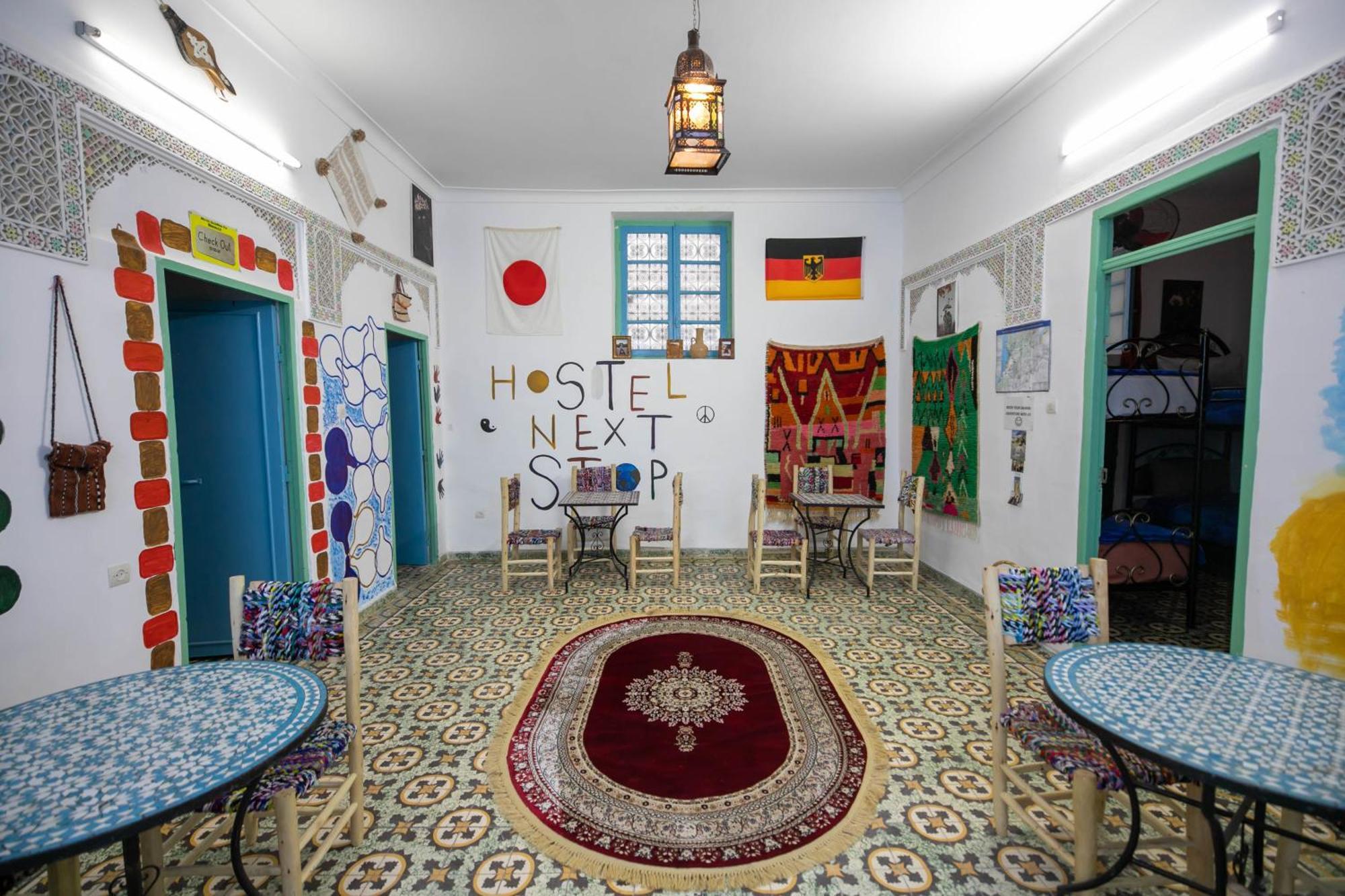 Backhome Hostel *