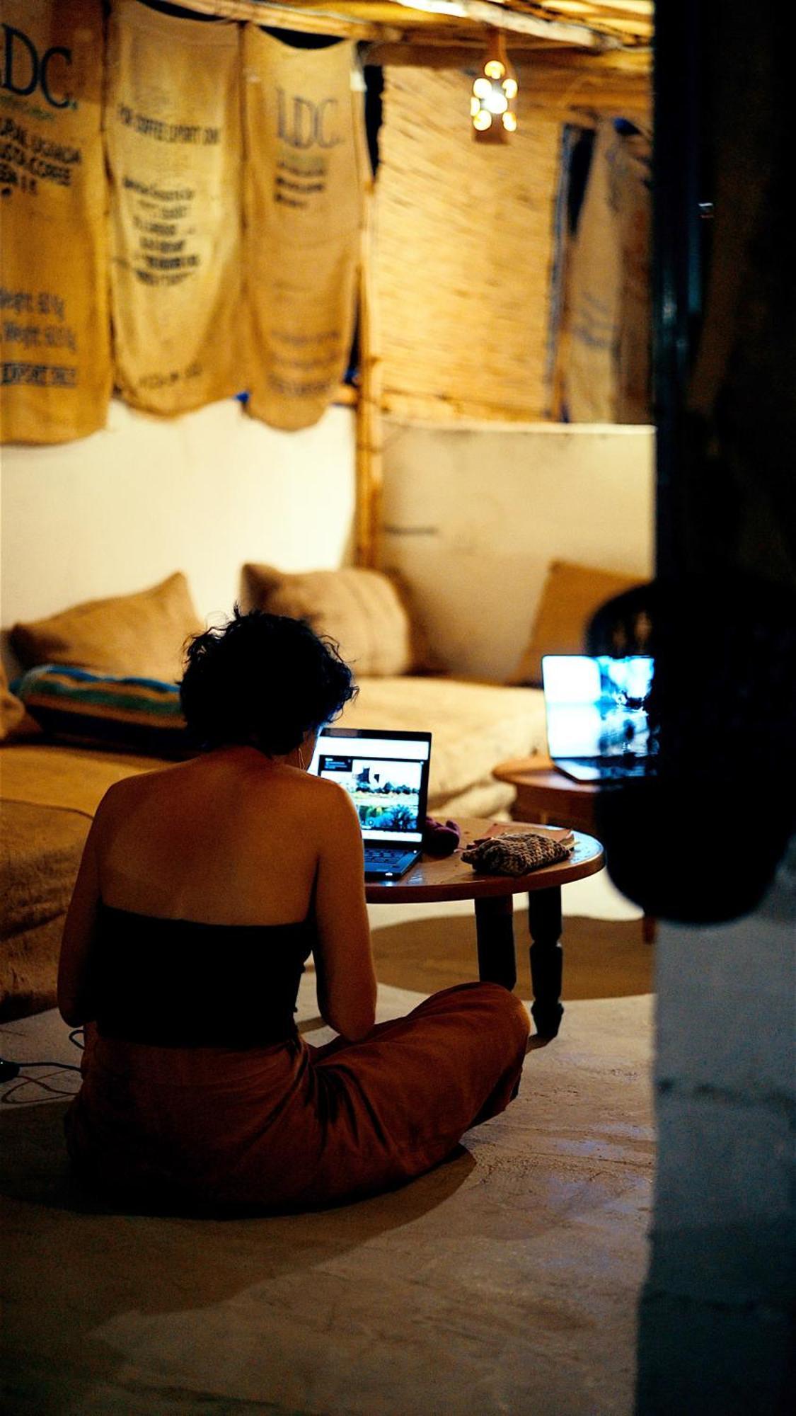 Backhome Hostel *